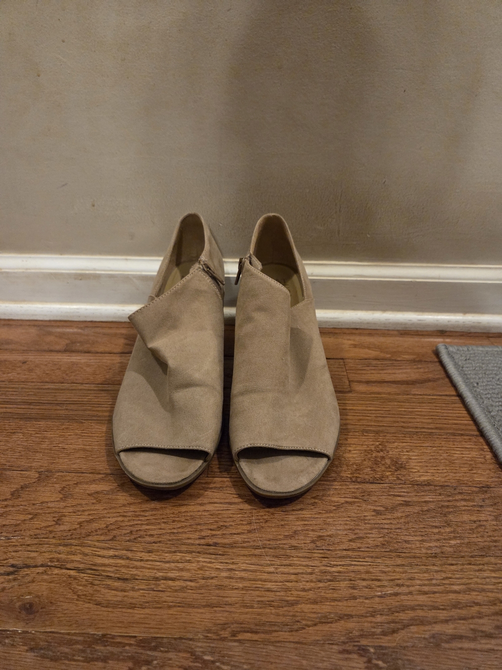 Naturalizer Taupe Suede Peep-Toe Heels Size 11